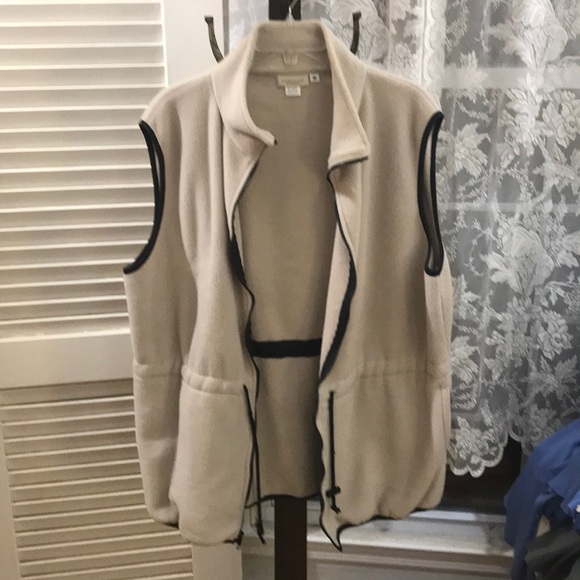 Attractive off white fleece vest. Slimming! - Picture 7 of 8